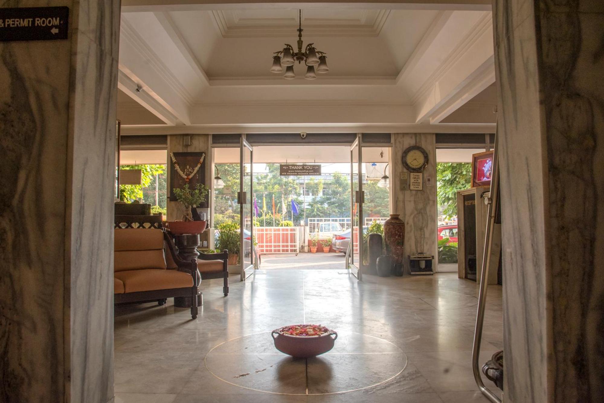 Hotel Ayodhya Kolhápur Kültér fotó