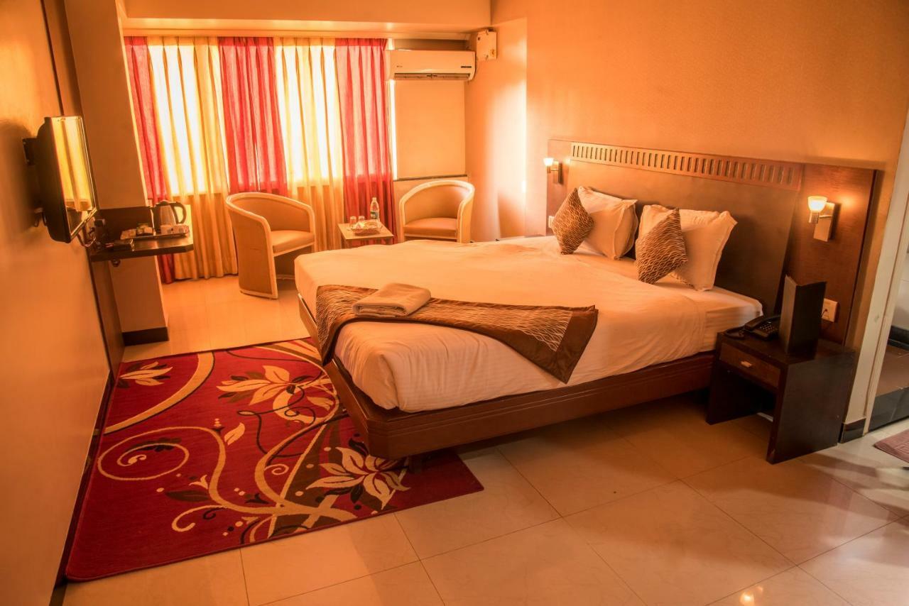 Hotel Ayodhya Kolhápur Kültér fotó