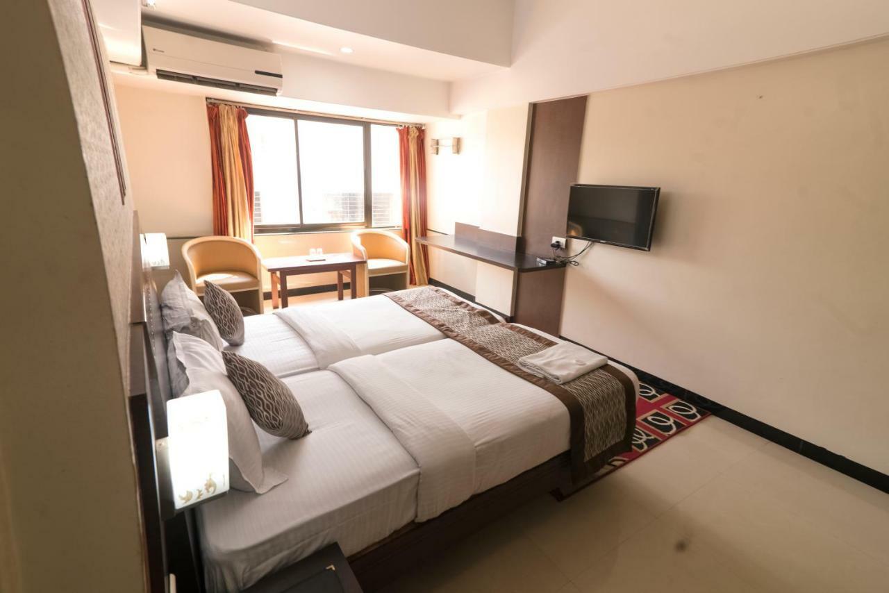 Hotel Ayodhya Kolhápur Kültér fotó