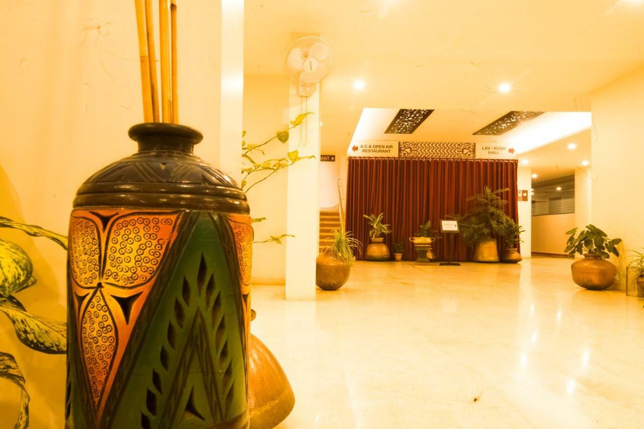 Hotel Ayodhya Kolhápur Kültér fotó