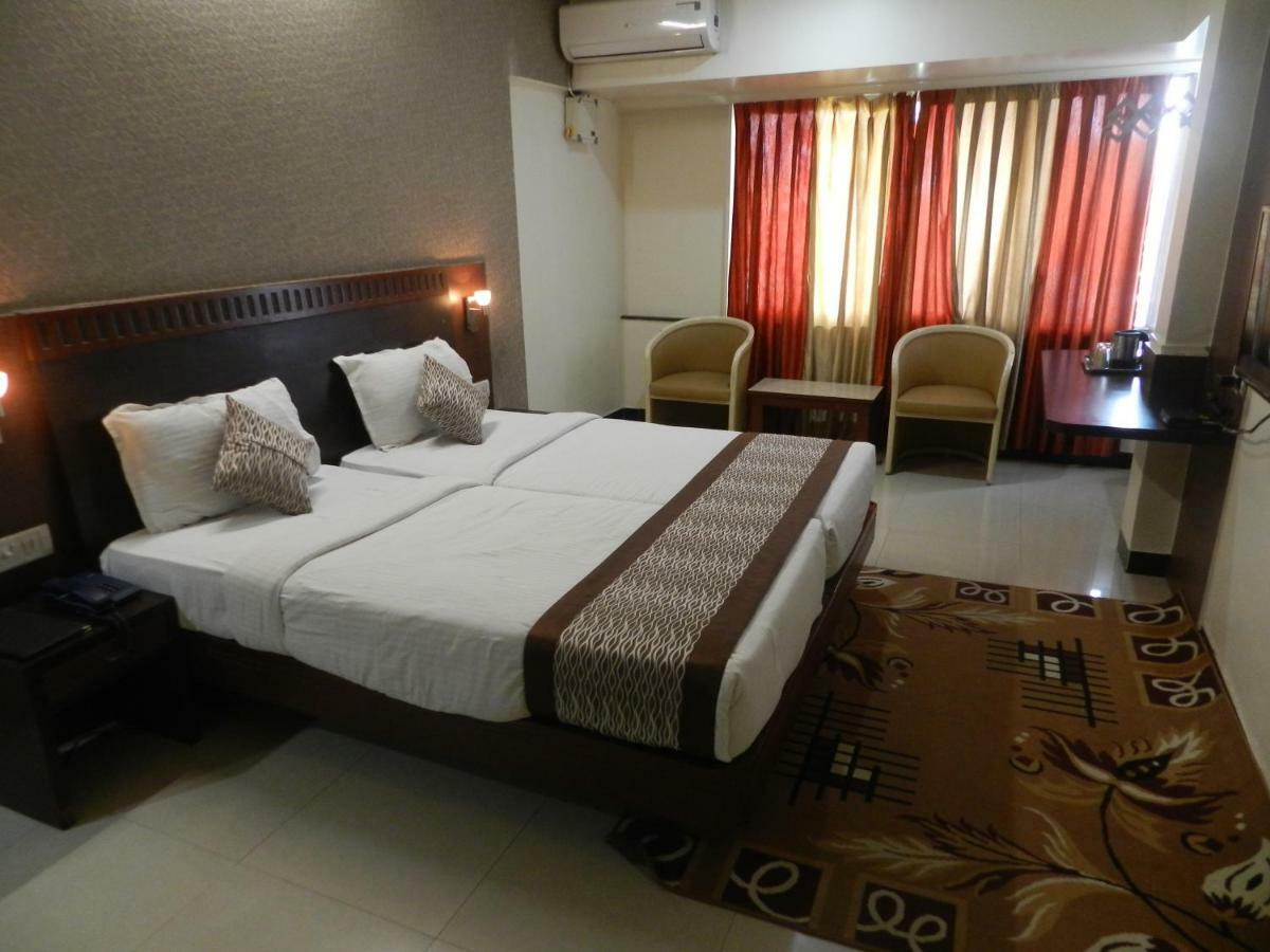Hotel Ayodhya Kolhápur Kültér fotó