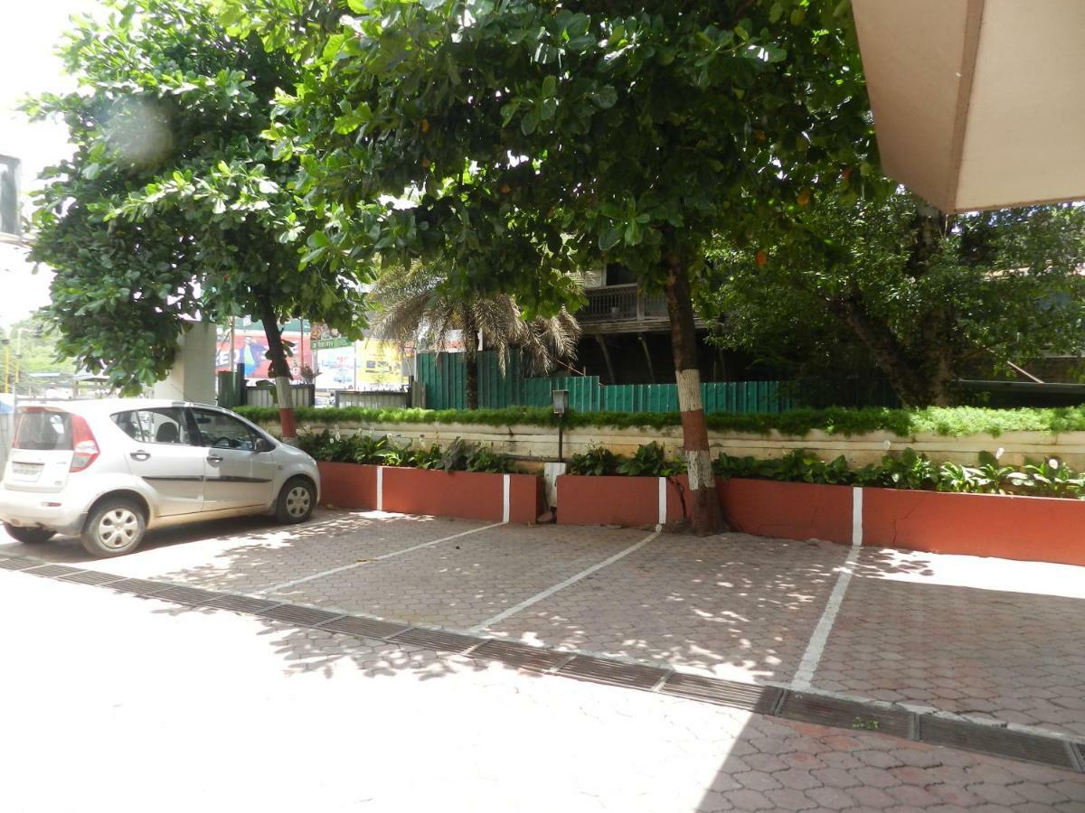 Hotel Ayodhya Kolhápur Kültér fotó