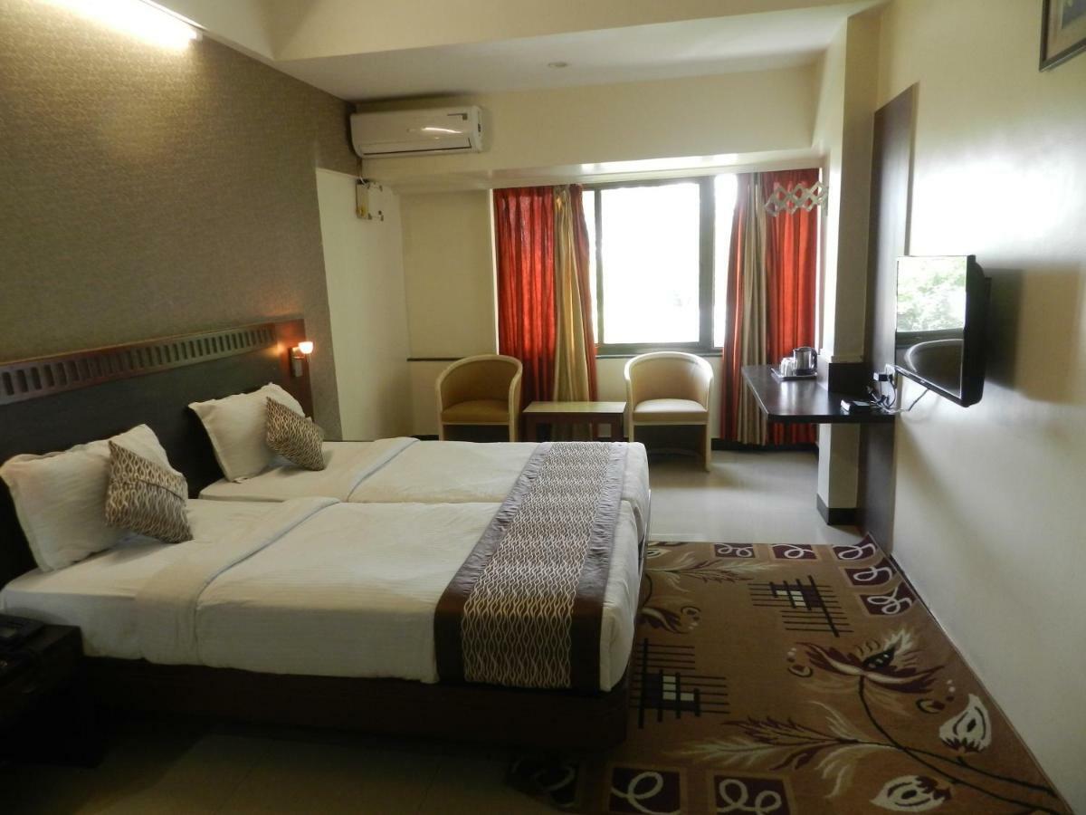 Hotel Ayodhya Kolhápur Kültér fotó